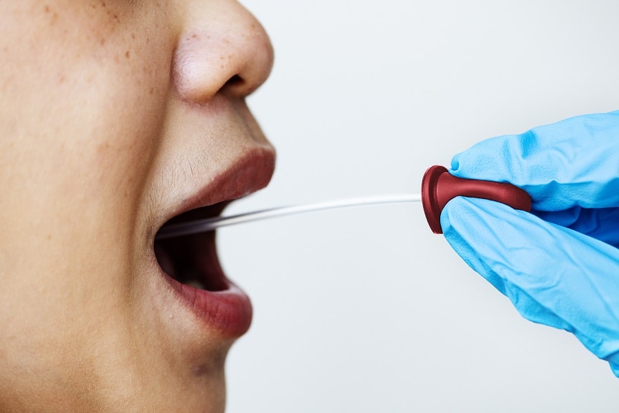 Test salivaire : comment fonctionnent ces nouveaux tests de